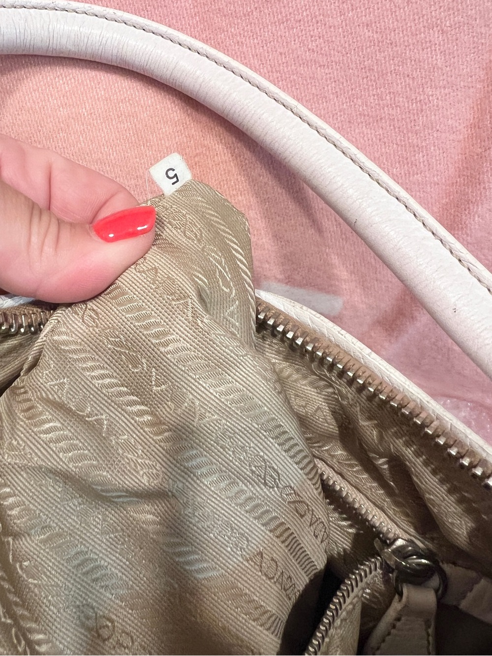 PRADA⭐️AUTHENTIC White Leather Shoulder Buffalo Bag with Zip Pockets! Offers! - Picture 11 of 11